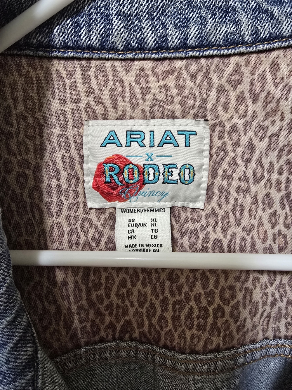 Ariat Rideo Quincy Collab Light Blue Denim Jacket with Red Rose Appliqués - Picture 3 of 3
